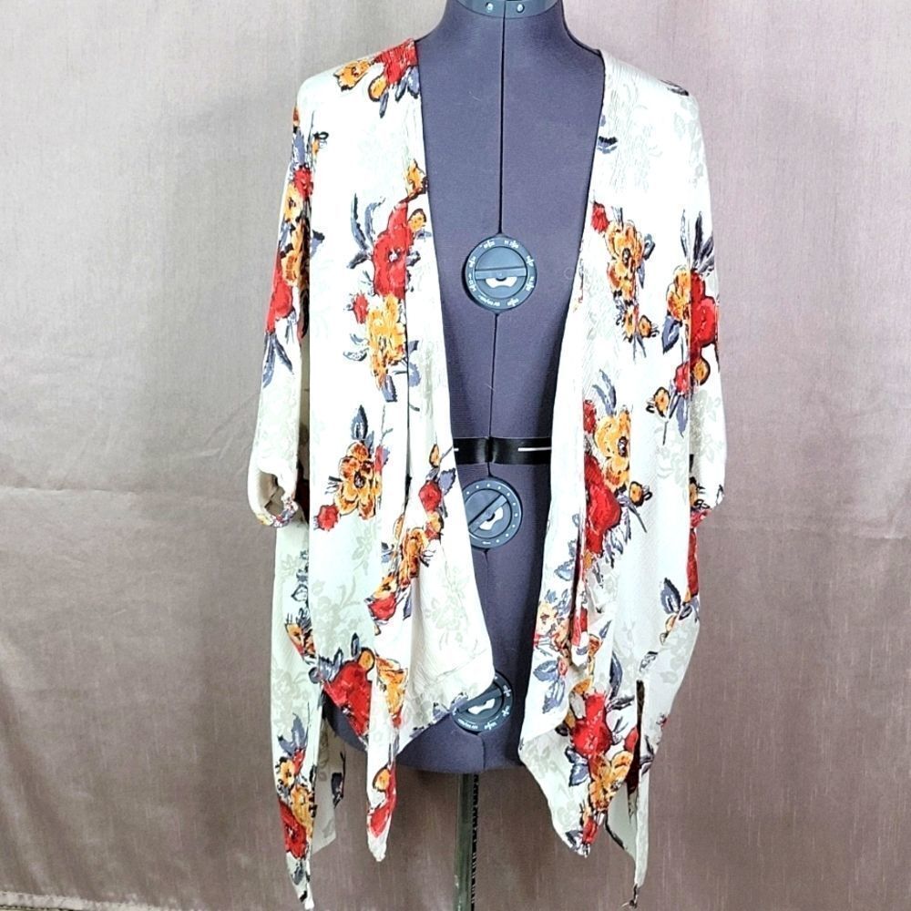 AUDREY Large Floral Cape Blouse‎